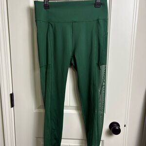 Deep Green Athletic Leggings with Subtle Stripe Detail